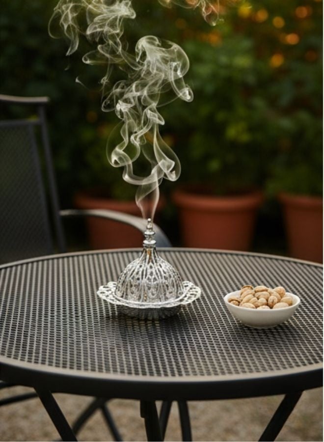 مبخرة بخور بتصميم عربي فاخر – مبخرة معدنية مزخرفة من الحديد عالي الجودة مع غطاء قابل للإزالة – لتعطير الجو ونشر الروائح العطرية بالتساوي – قطعة ديكور فاخرة للمنازل والمناسبات – هدية مثالية للأصدقاء والعائلة-فضية - Image 3